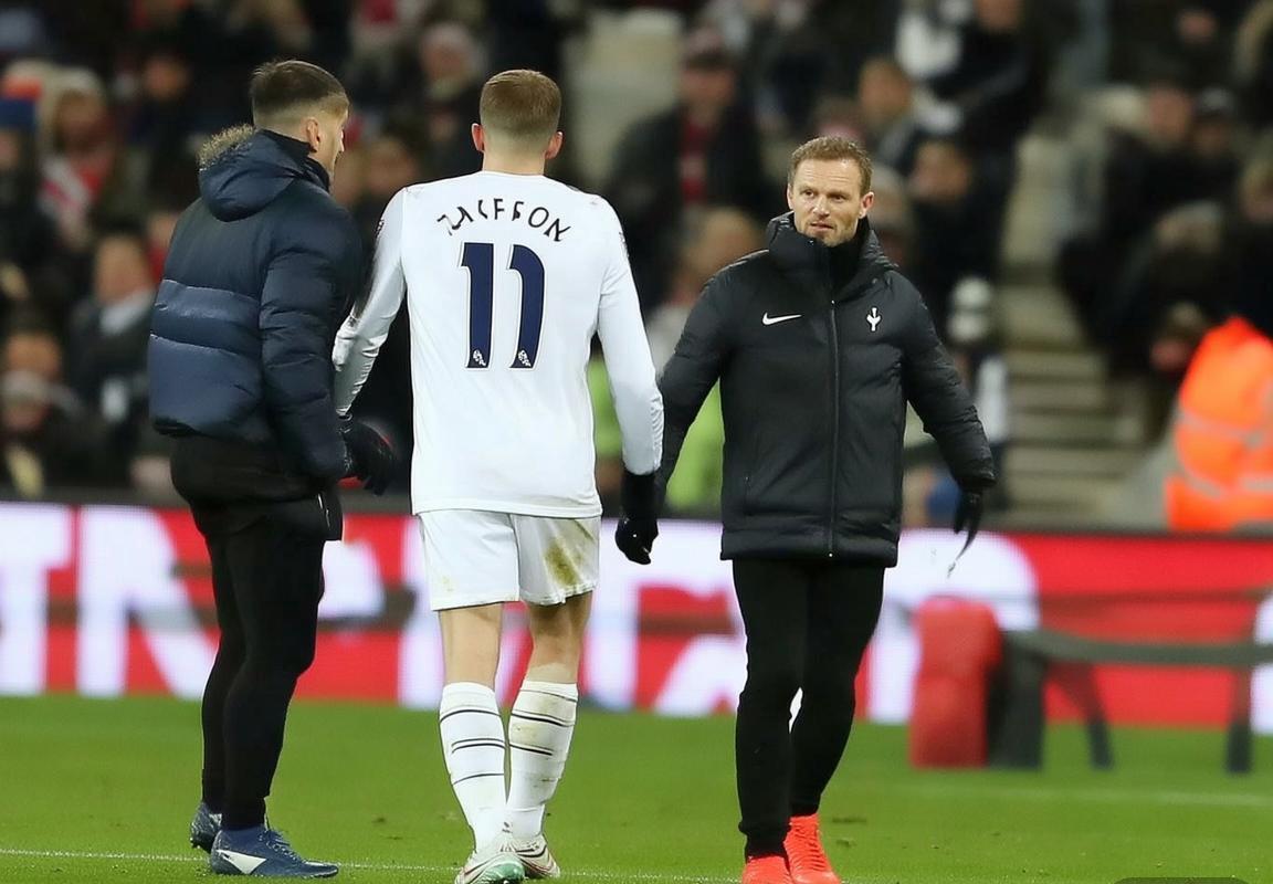 埃迪·豪赛后直面平局：解析纽卡斯尔联战平热刺的英超联赛得失